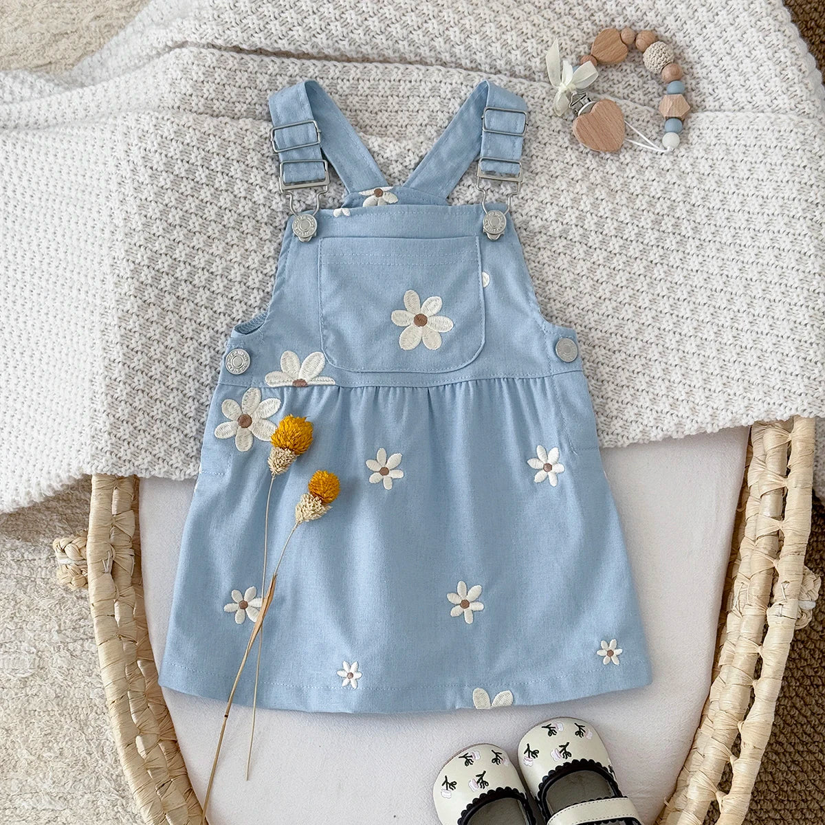 Vestido Infantil com Alças e Bordado Floral – Poppy