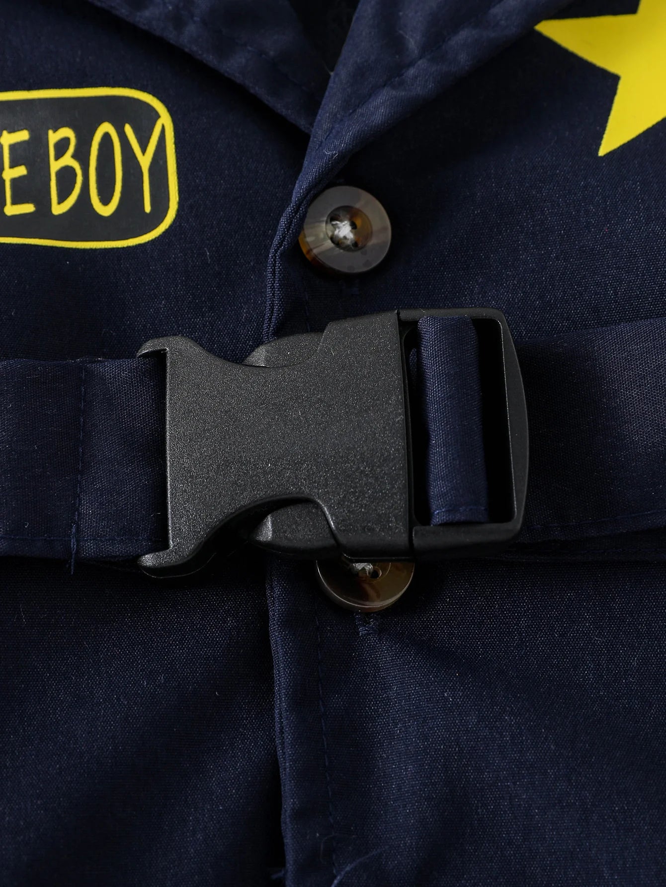 Macacão Infantil “Mini Casual” – Gola Lapela e Estampa de Letras