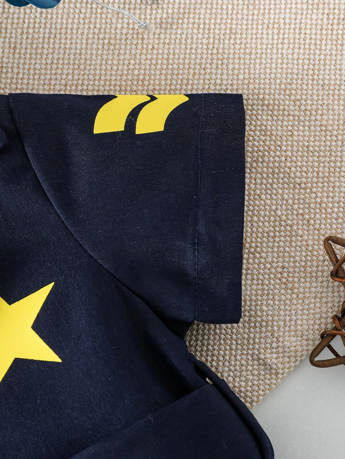 Macacão Infantil “Mini Casual” – Gola Lapela e Estampa de Letras