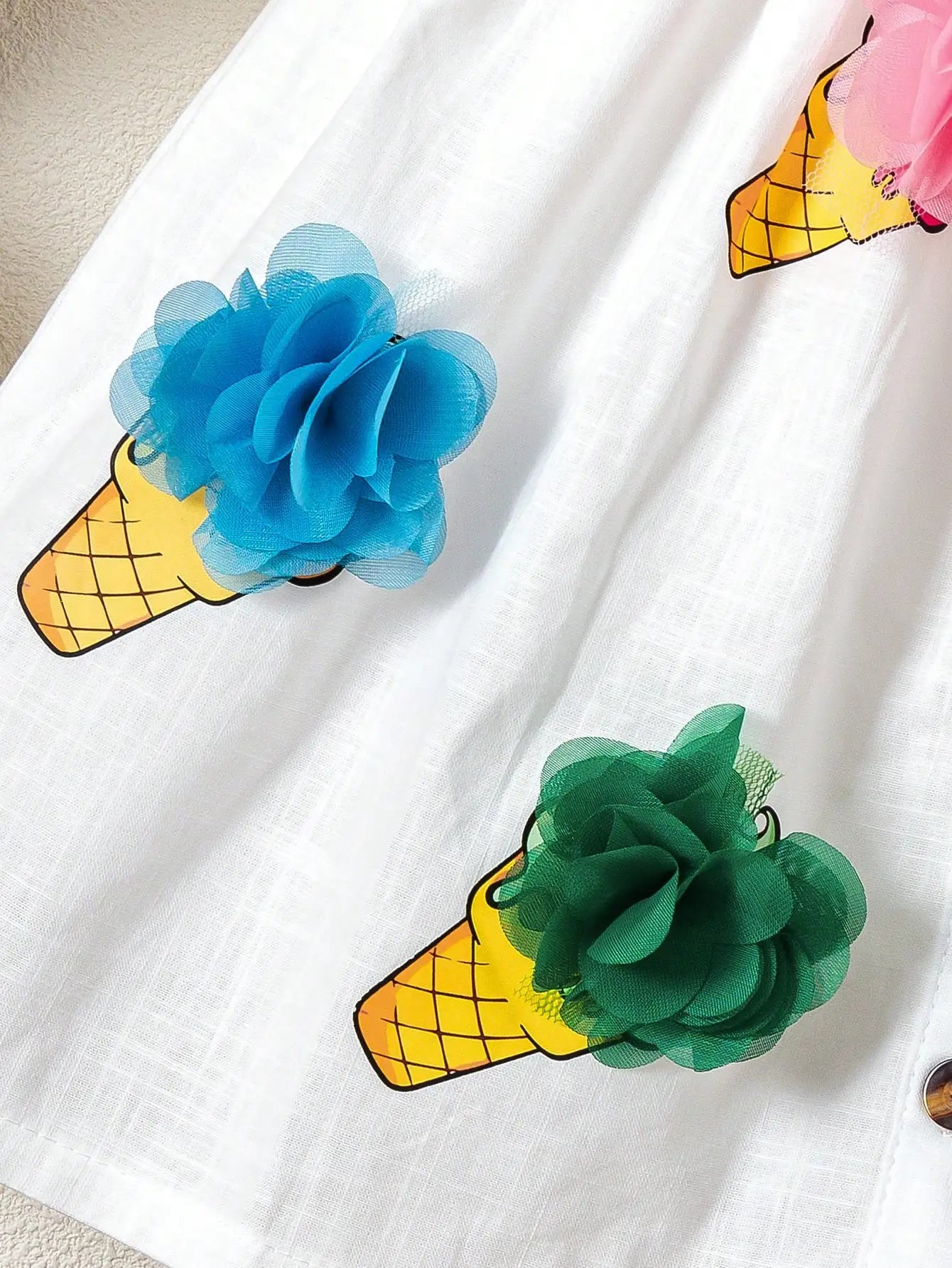 Vestido Infantil “Delícia Gelada” – Estampa de Sorvete com Flores 3D
