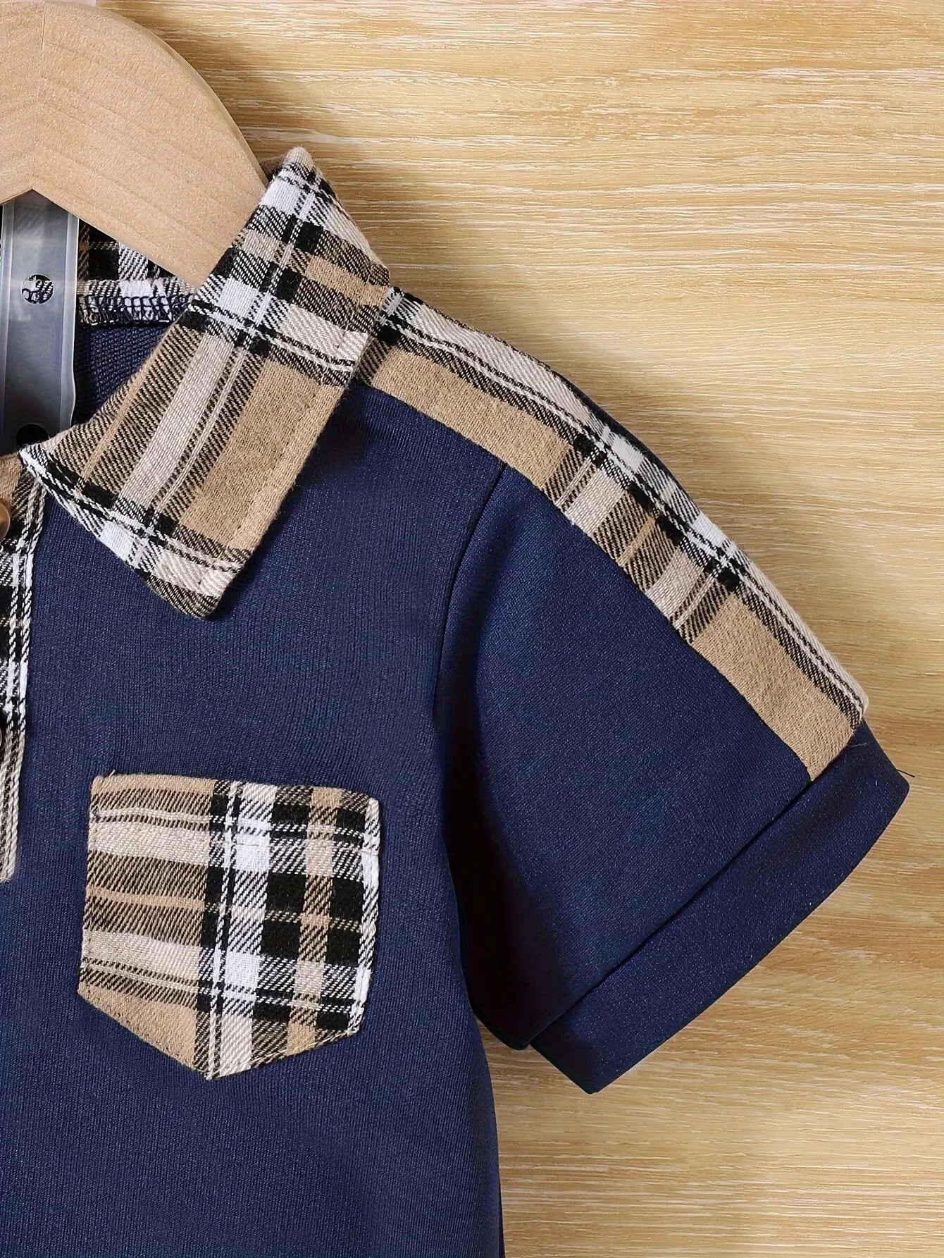 Conjunto Theo – Camisa Xadrez com Gola + Shorts Casuais