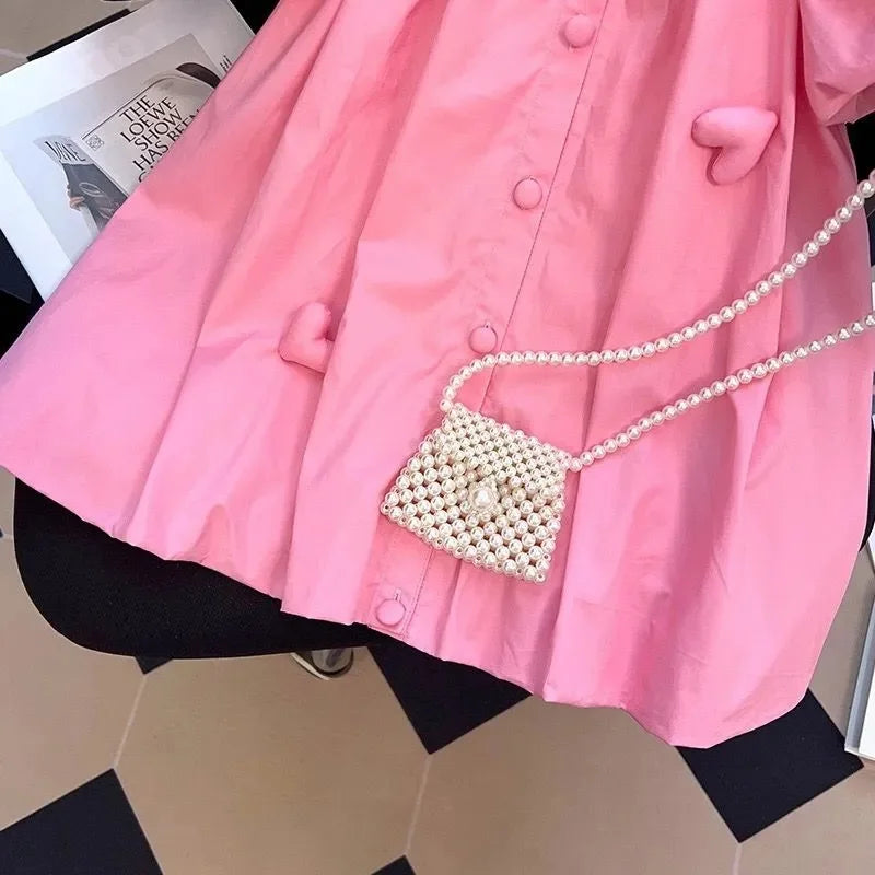 Vestido Coração Encantado com Colarinho Flip e Fechamento com Fivela Única