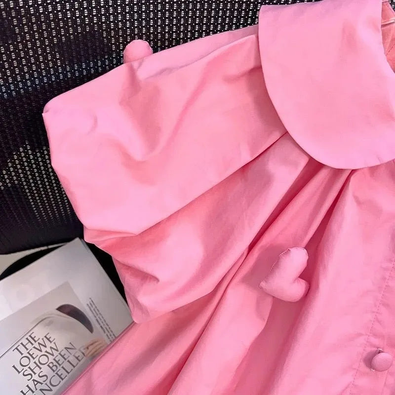 Vestido Coração Encantado com Colarinho Flip e Fechamento com Fivela Única