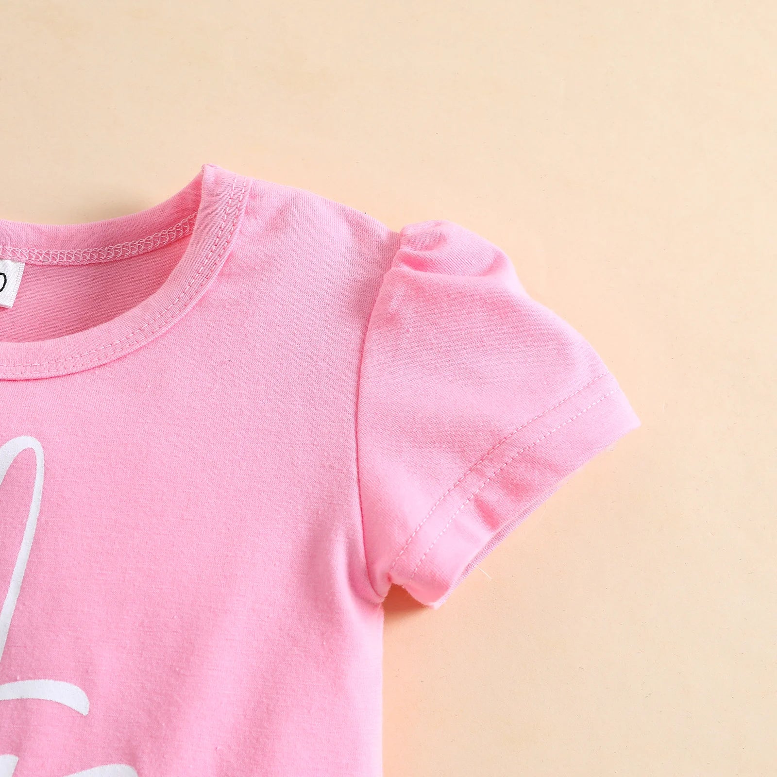 Conjunto Infantil “Coelhinha Feliz” – Camiseta + Saia Estampada
