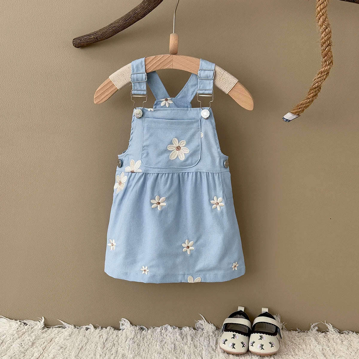 Vestido Infantil com Alças e Bordado Floral – Poppy