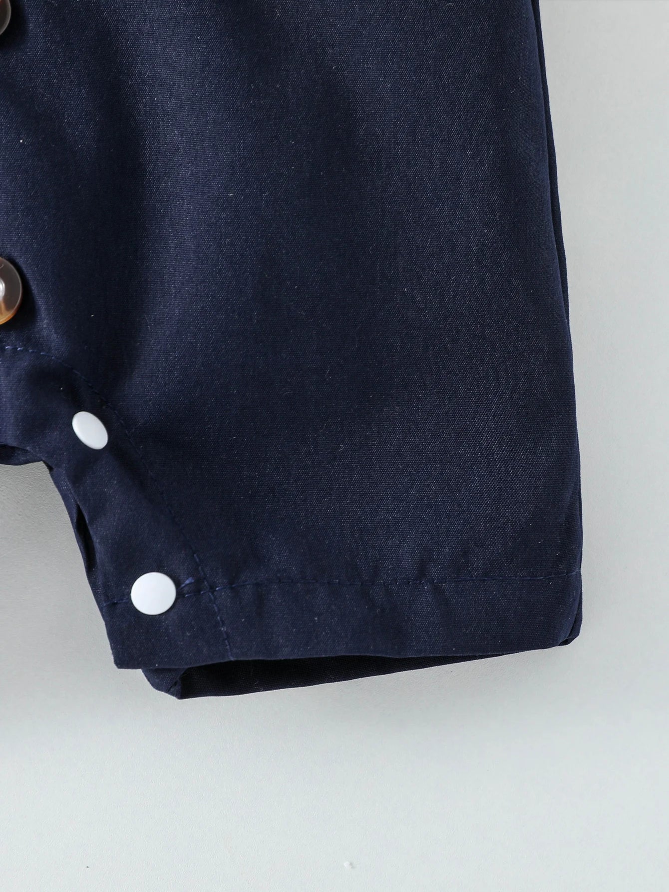 Macacão Infantil “Mini Casual” – Gola Lapela e Estampa de Letras