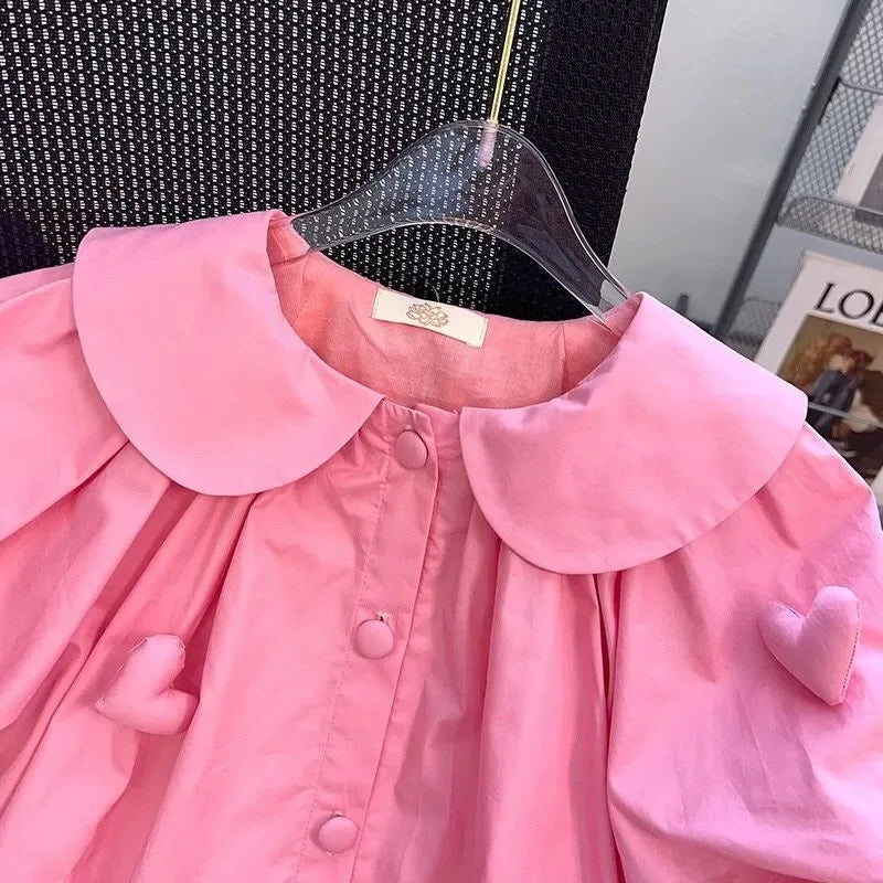 Vestido Coração Encantado com Colarinho Flip e Fechamento com Fivela Única