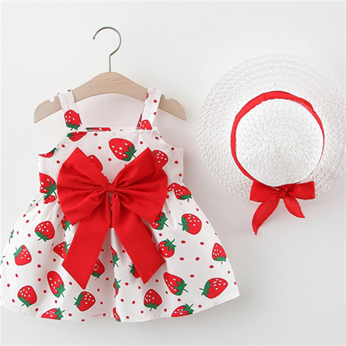 Vestido Infantil com Estampa de Morango e Chapéu – Berry