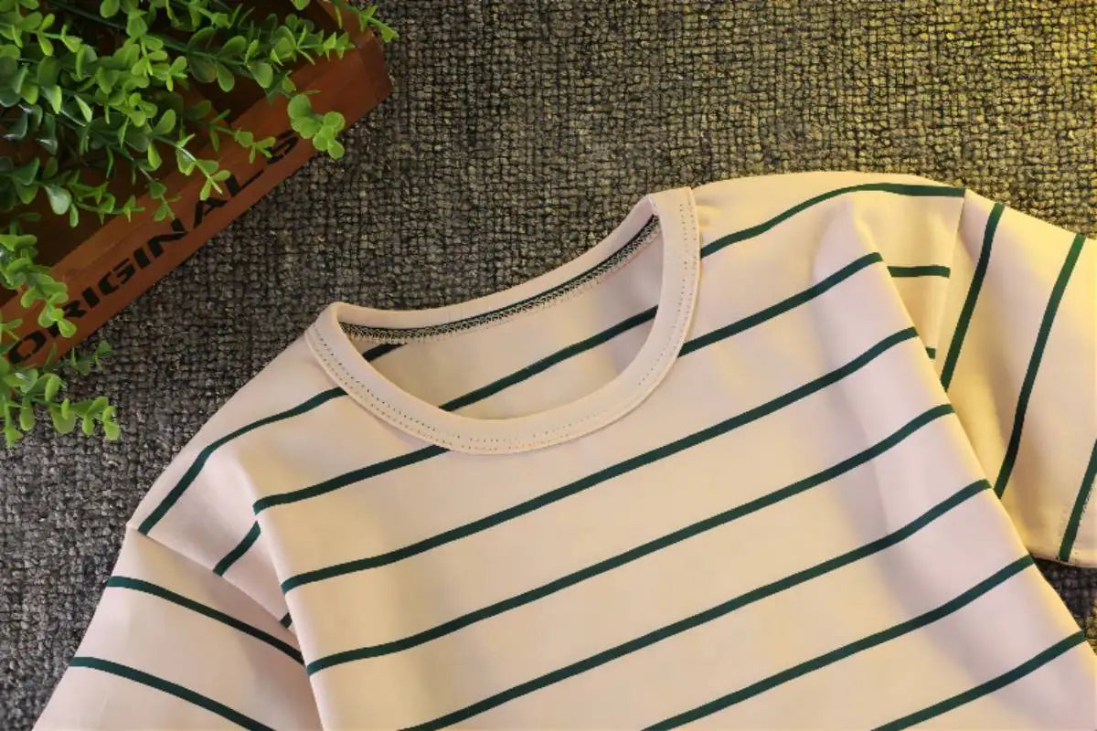 Conjunto Infantil Verão Camiseta Listrada + Shorts 2 Peças