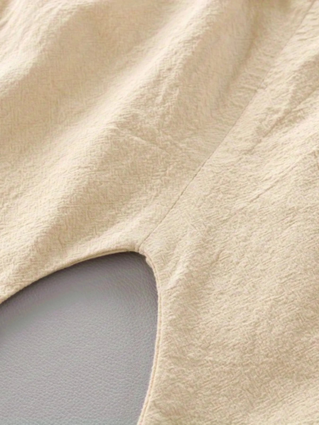 Conjunto Dino – Camisa de Gola Alta e Shorts com Estampa de Dinossauro