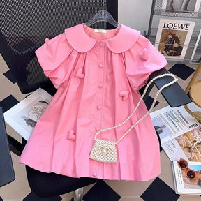 Vestido Coração Encantado com Colarinho Flip e Fechamento com Fivela Única