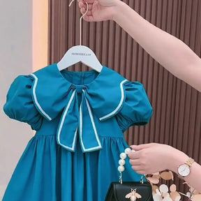 Vestido Infantil “Princesa Azul” – Mangas Bufantes e Laço Floral