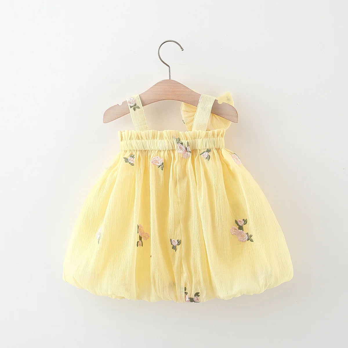 Vestido Bella – Vestido Regata com Laço Bordado em Tule