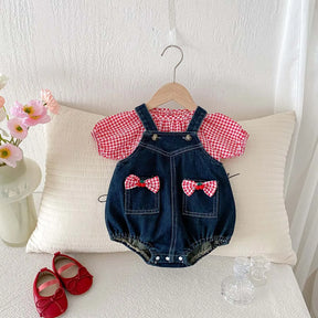 Conjunto Infantil com Suspensório Jeans e Jaqueta Xadrez