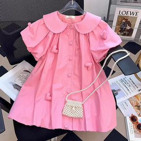 Vestido Coração Encantado com Colarinho Flip e Fechamento com Fivela Única