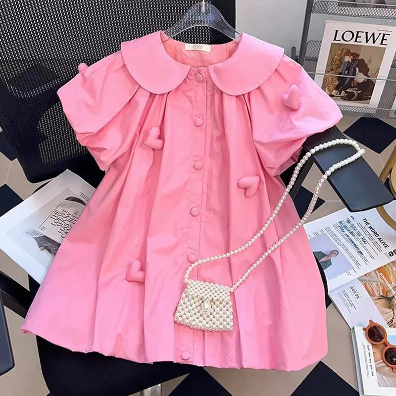 Vestido Coração Encantado com Colarinho Flip e Fechamento com Fivela Única