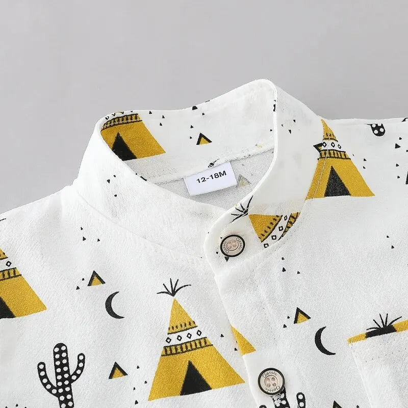 Conjunto Miguel – Camisa com Gola Alta e Shorts Estampados para Crianças
