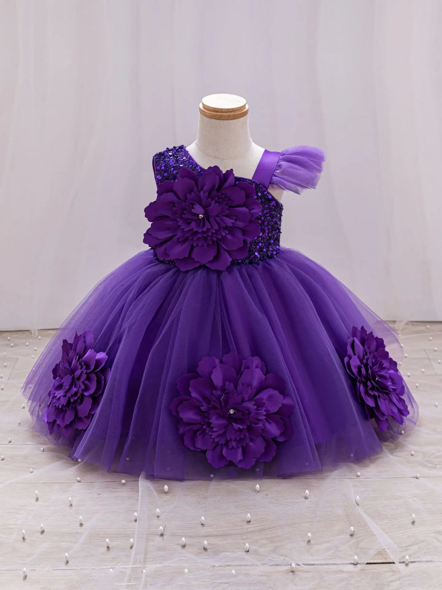 Vestido de Princesa  – Modelo Sem Manga com Borboletas 3D em Tule para Casamentos e Festas