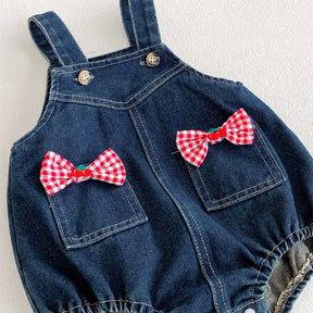 Conjunto Infantil com Suspensório Jeans e Jaqueta Xadrez