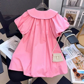 Vestido Coração Encantado com Colarinho Flip e Fechamento com Fivela Única