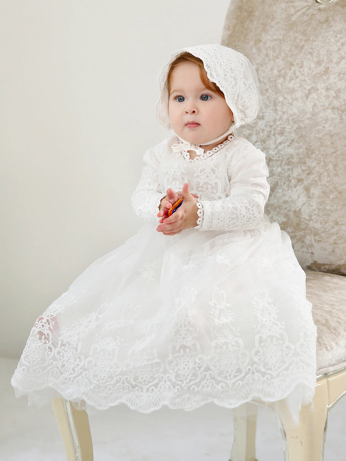 Vestido de Batizado para Bebê Menina – Elegante Traje de Renda com Touca Combinando